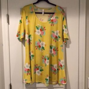 NWOT LuLaRoe Perfect T